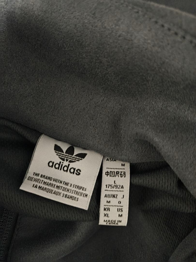 adidasアディダス 中国限定 トラックジャケット　オリーブ　カーキ　Lサイズ
