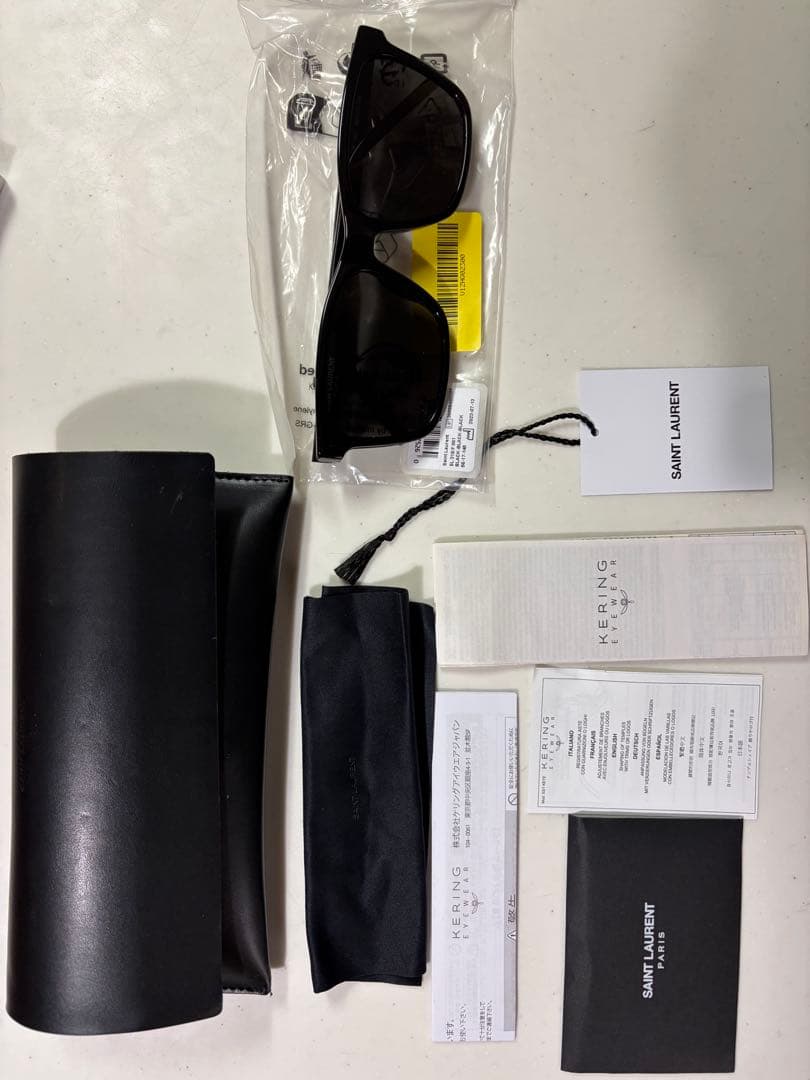 S*p様 (定価62000円)SAINT LAURENT ブラック サングラス