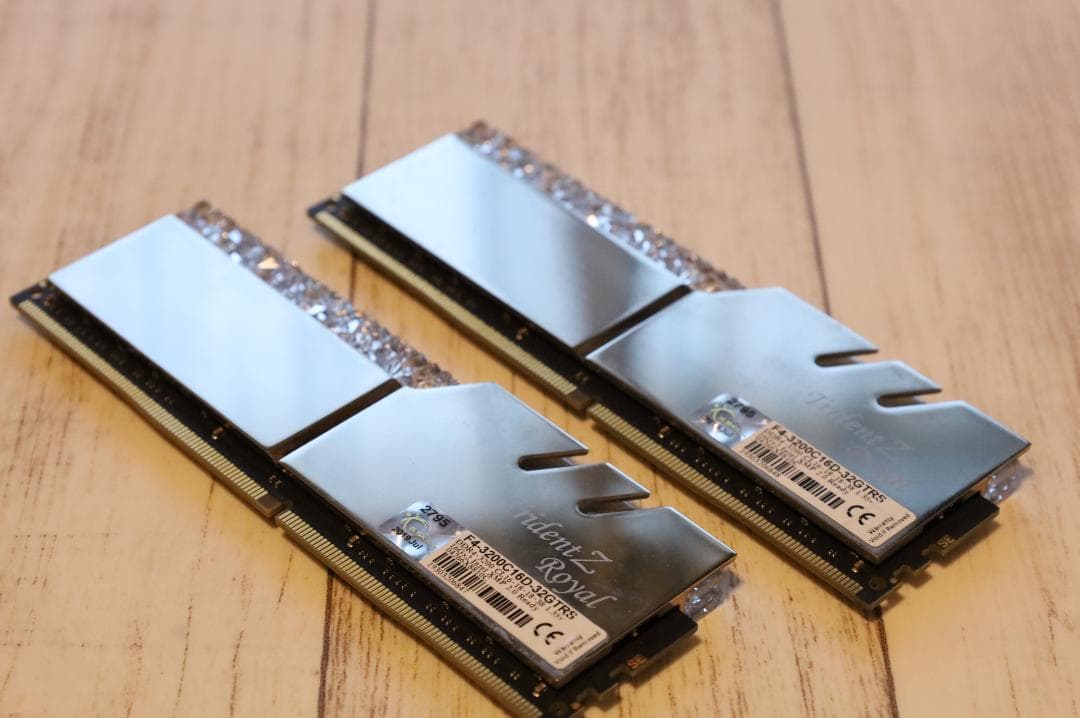 メモリー Trident Z  DDR4 3200MHz 32GB (16x2)