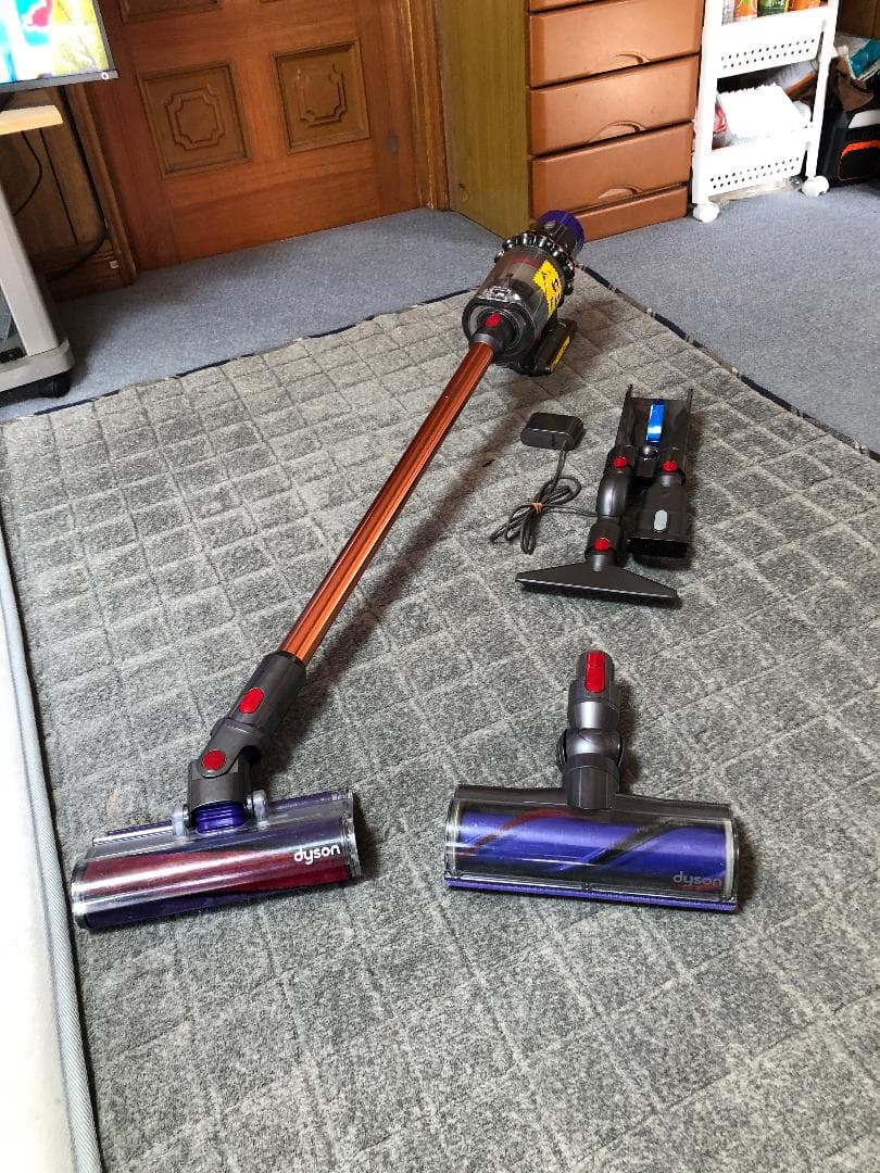 Dyson V10 モーターヘッド2台＋壁取付充電スタンド+ノズル2本