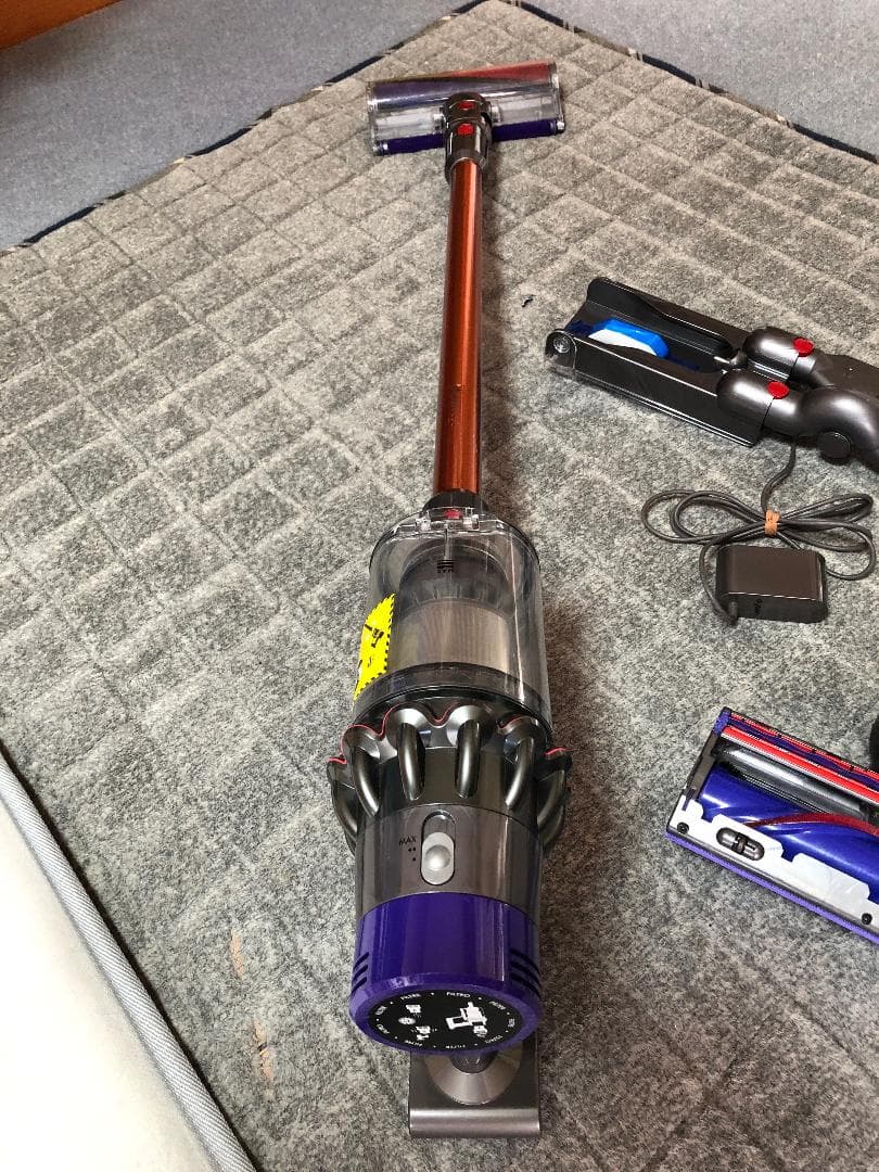 Dyson V10 モーターヘッド2台＋壁取付充電スタンド+ノズル2本