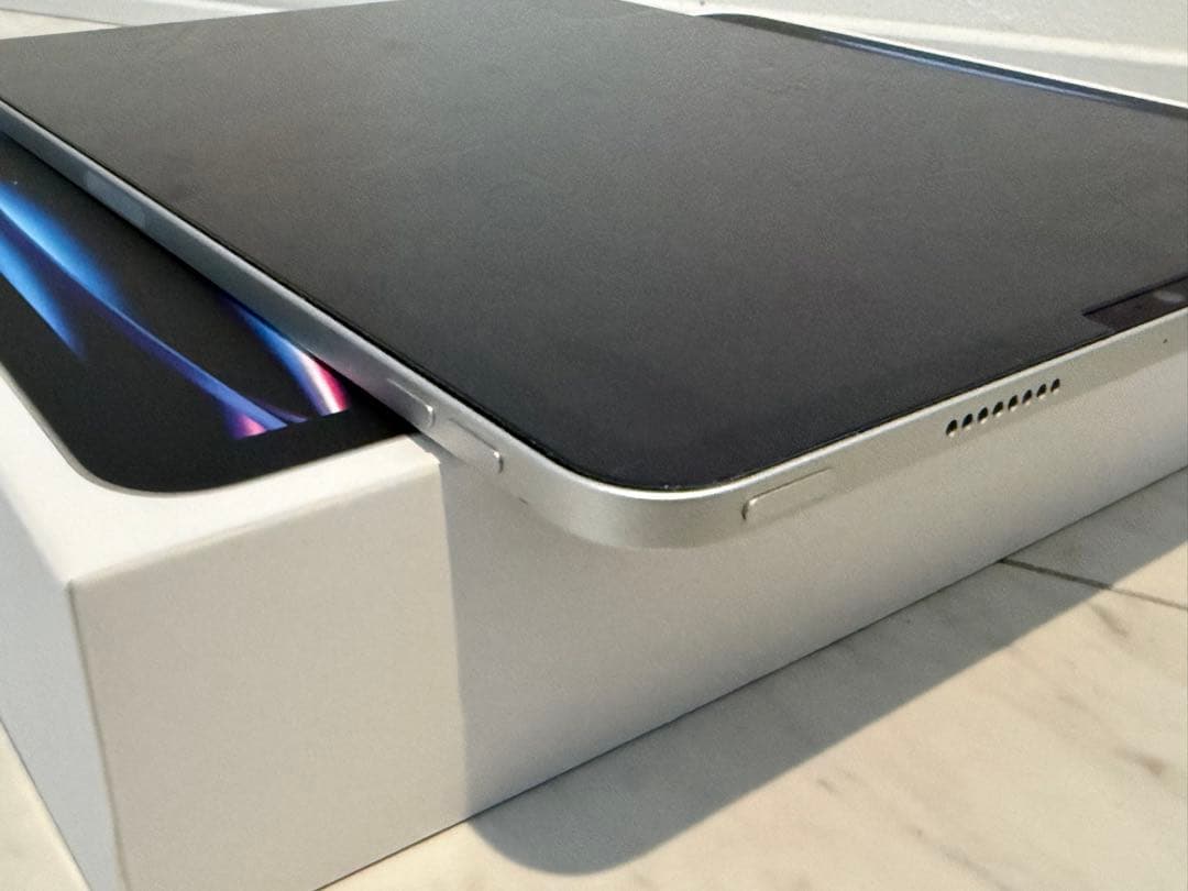 iPad Pro 11インチ　第四世代　Magic Keyboard 128GB
