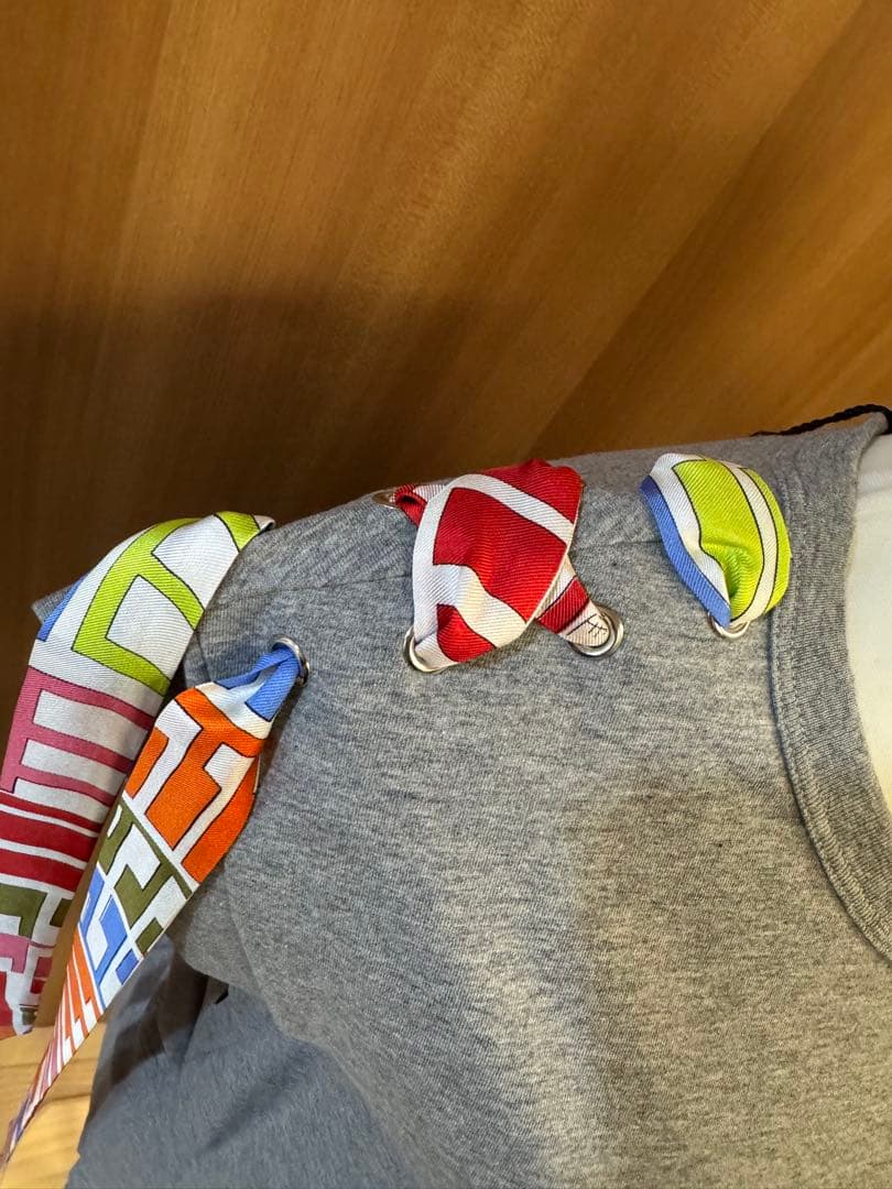 EMILIO PUCCI スカーフデザインTシャツ グレー タグ付き 新品