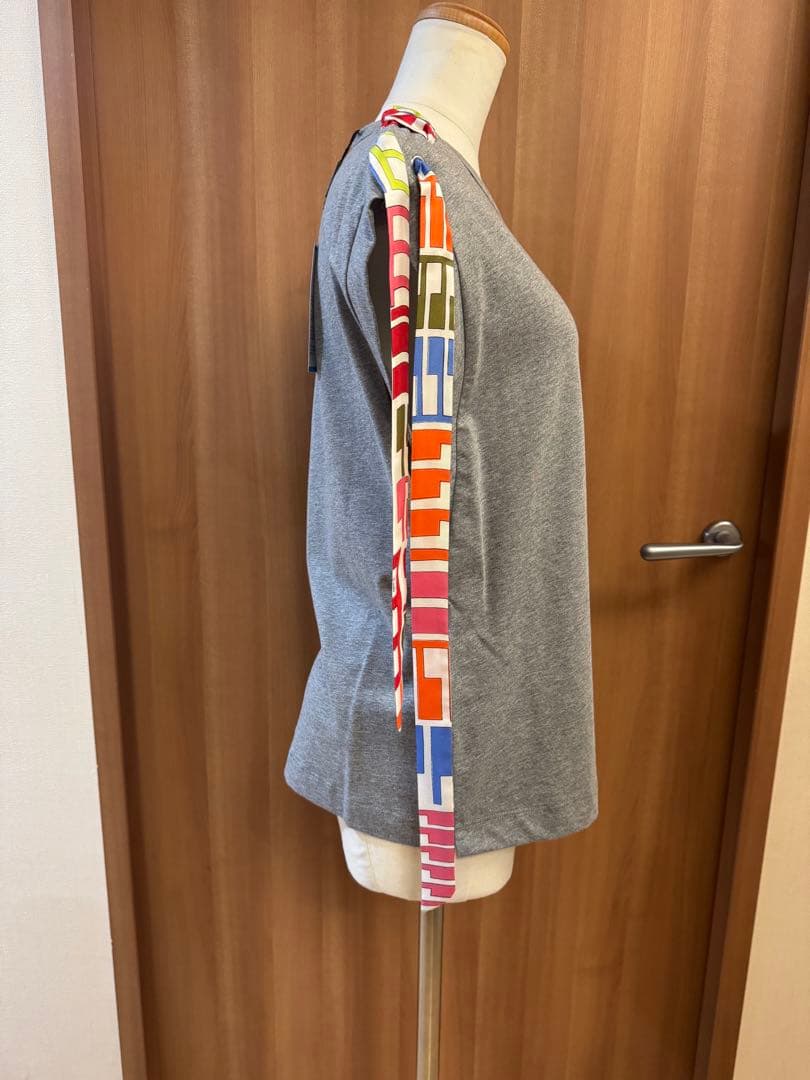 EMILIO PUCCI スカーフデザインTシャツ グレー タグ付き 新品