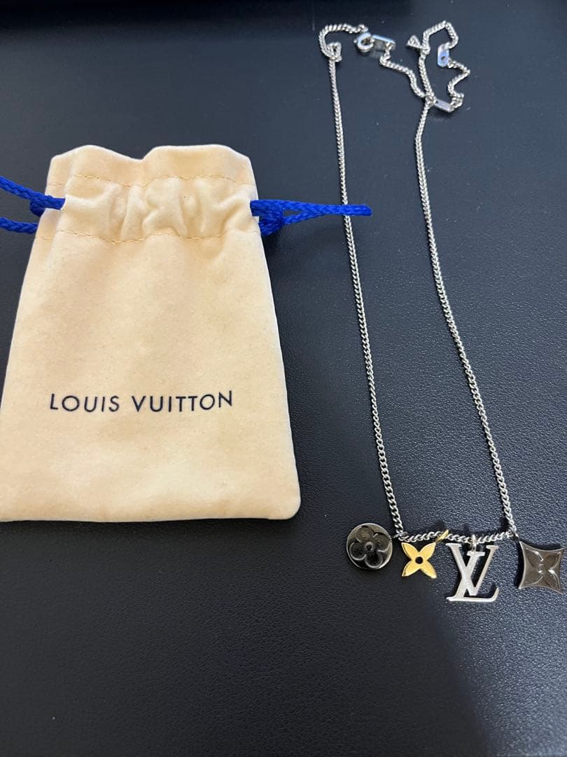 ね*】様 Louis Vuitton ロゴチャーム ネックレス
