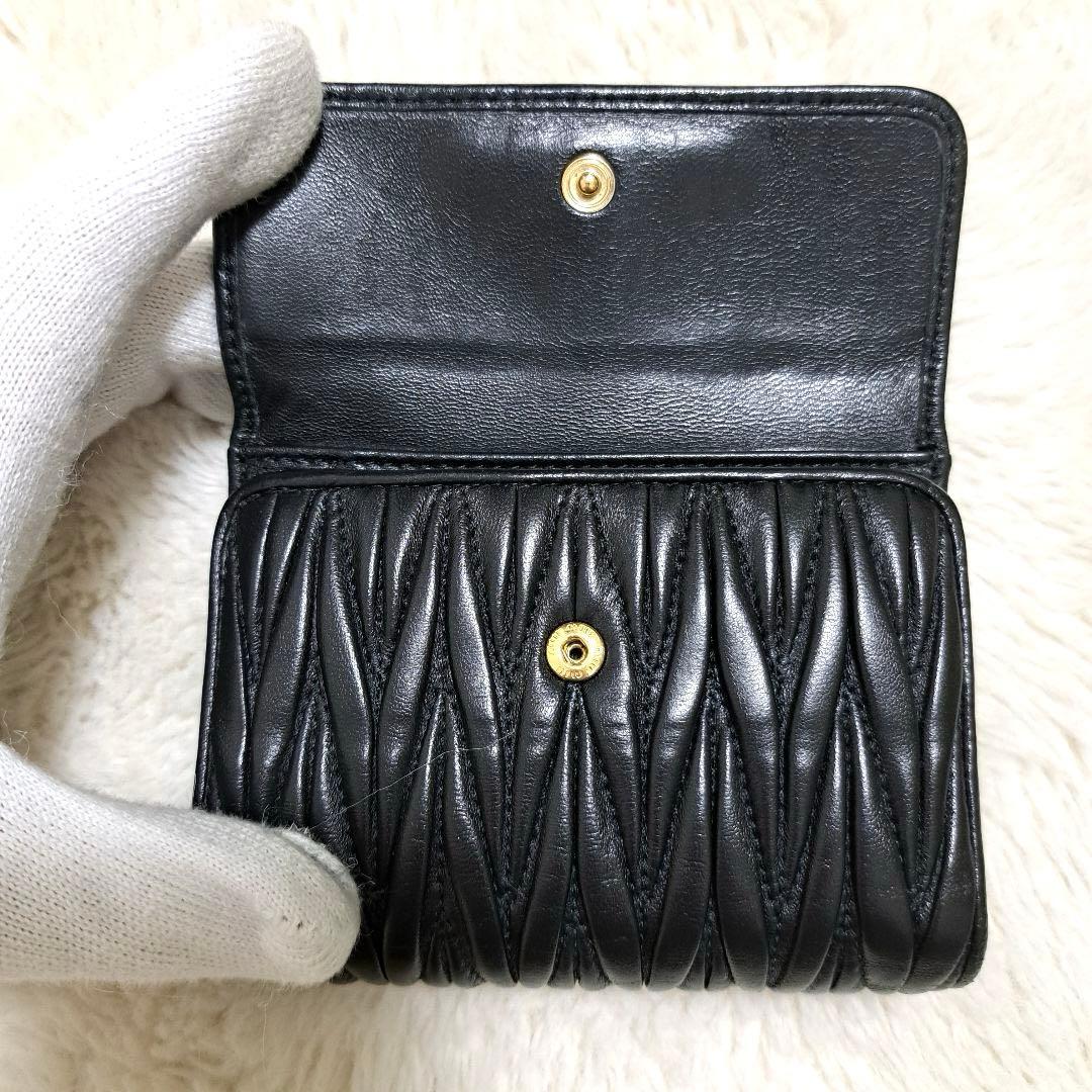 ✨極美品✨ミュウミュウ　三つ折り　マテラッセ　レザー　ブラック　キルティング