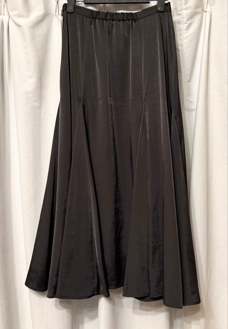 【美品】STRATA グロッシーボリュームフレアスカート　チャコール　S