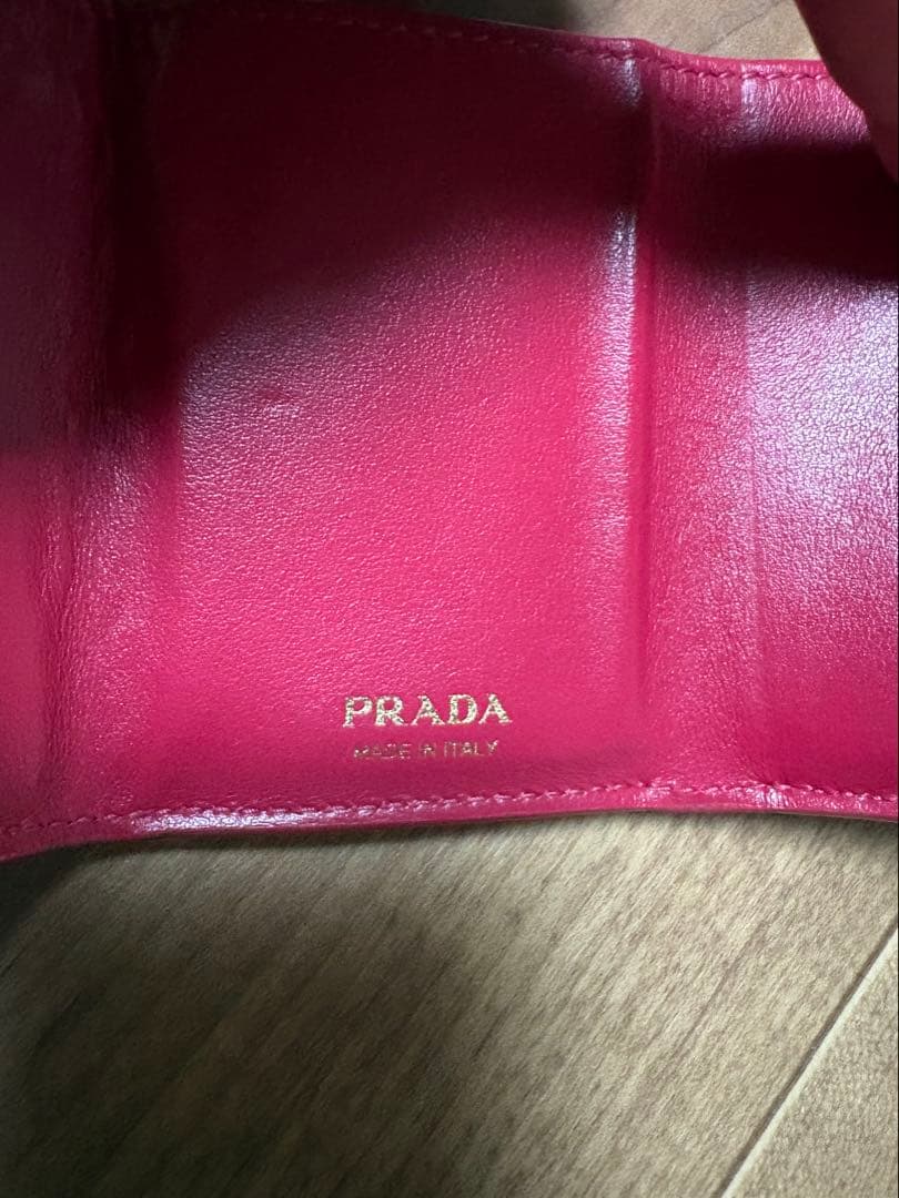 PRADA 三つ折り財布 ピンク