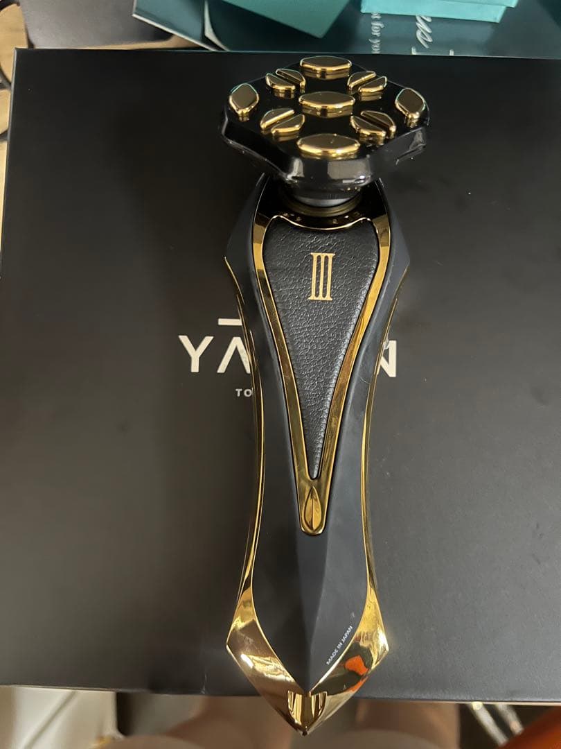 週末セール⭐️美品ARTISTIC&CO Zeus III ゼウス III 美顔器