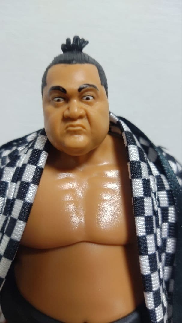 マテル版　WWEプロレスフィギュア ヨコヅナ
