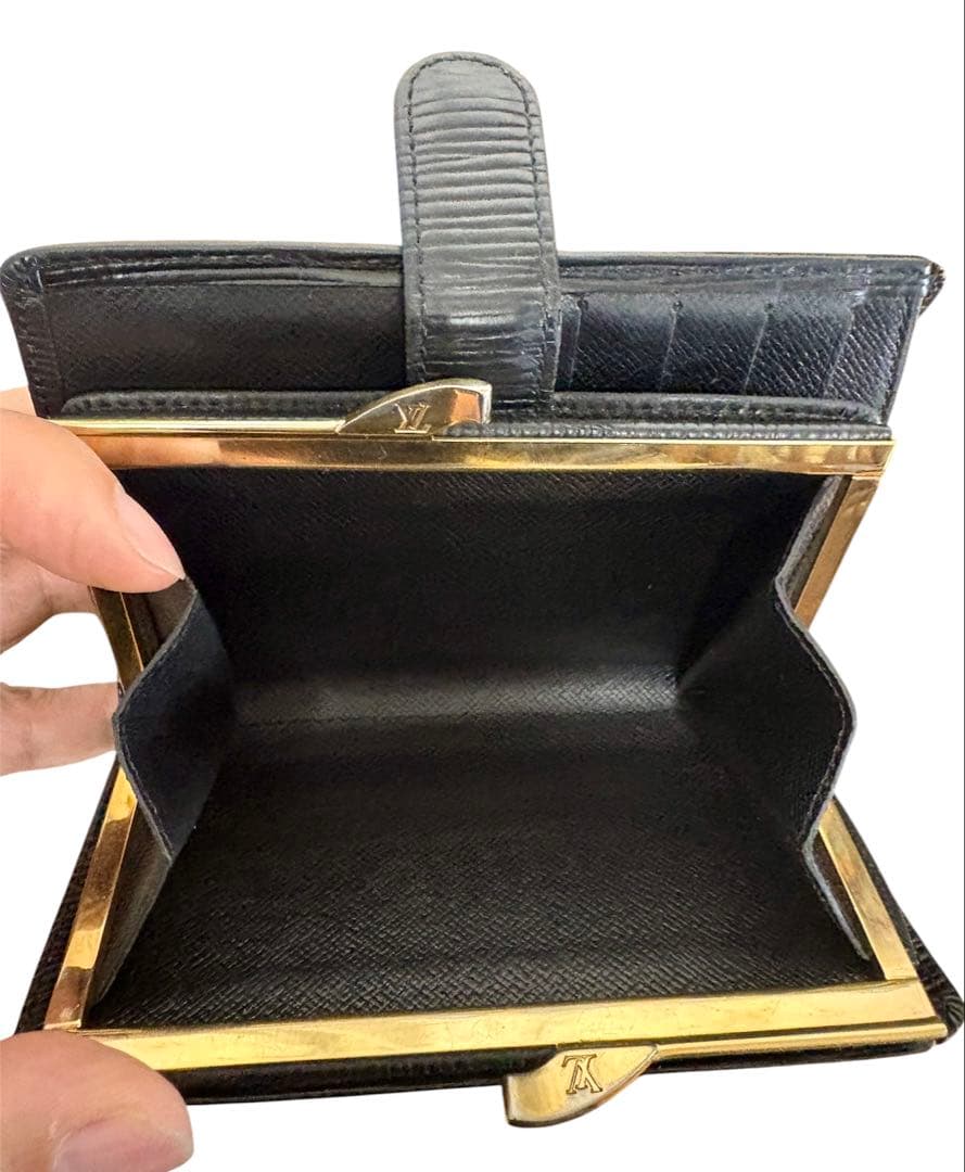 ルイヴィトン 二つ折り財布 エピ ポルトフォイユ ヴィエノワ