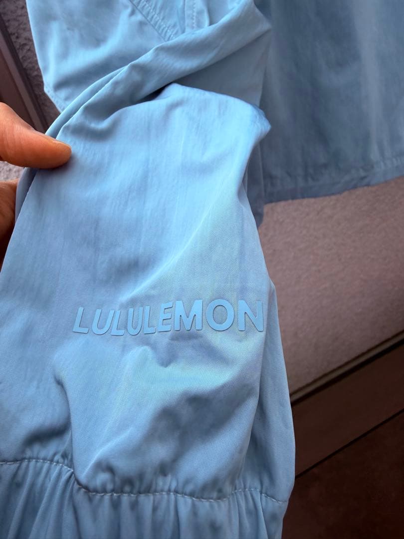 lululemon ウィンドブレーカー　水色