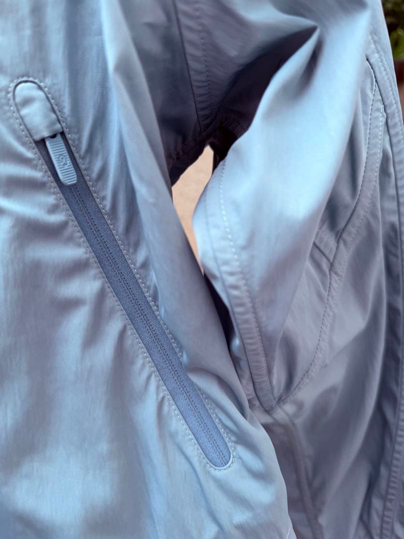lululemon ウィンドブレーカー　水色