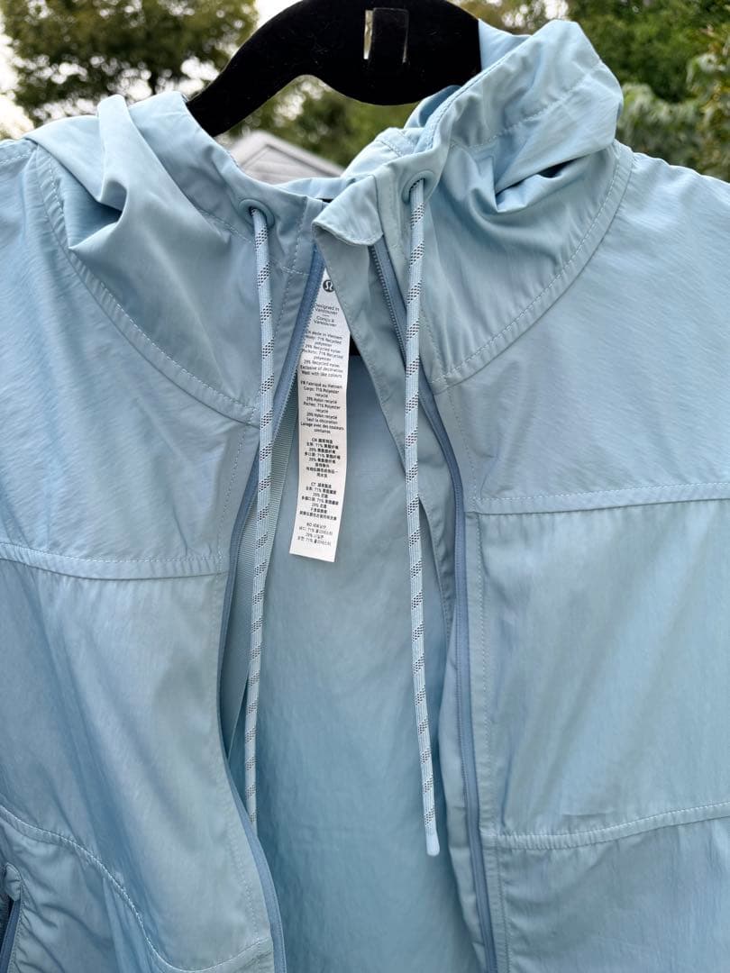 lululemon ウィンドブレーカー　水色