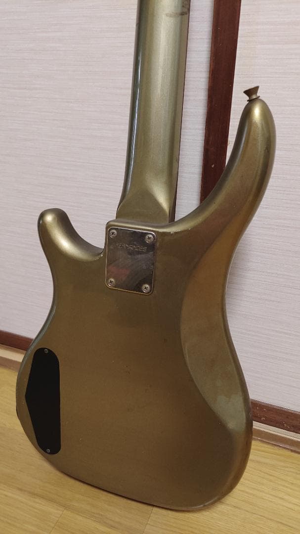 ベース Fernandes Bass