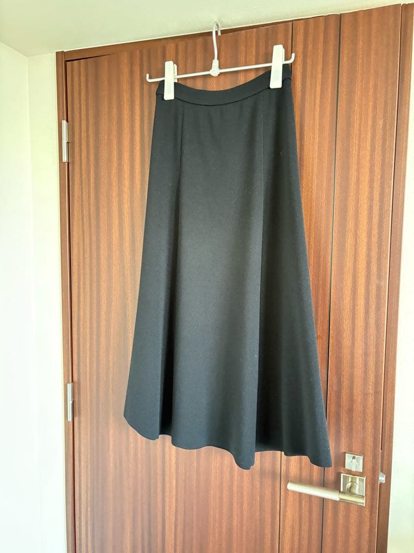 ドゥーズィエムクラスの黒スカート