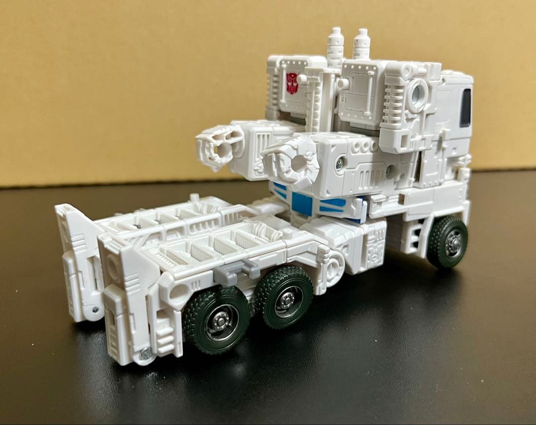 KD-11 ウルトラマグナス トランスフォーマー