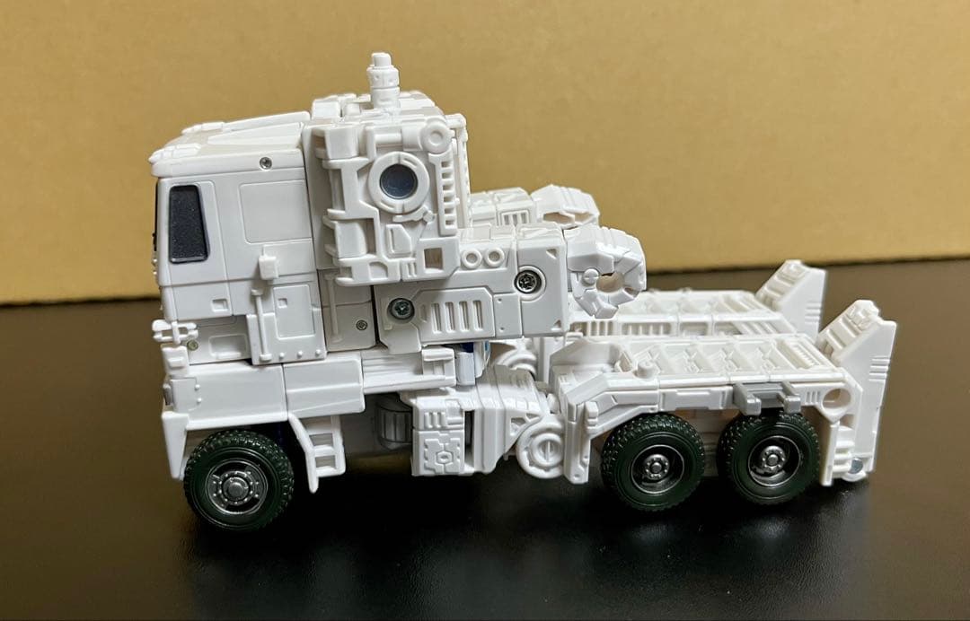 KD-11 ウルトラマグナス トランスフォーマー