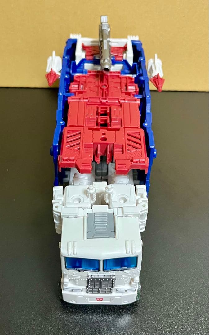 KD-11 ウルトラマグナス トランスフォーマー
