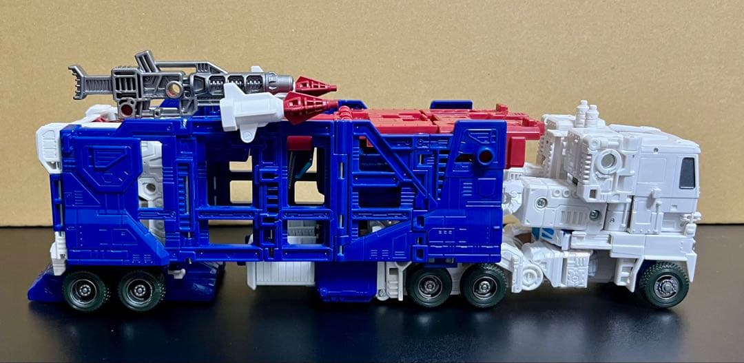 KD-11 ウルトラマグナス トランスフォーマー
