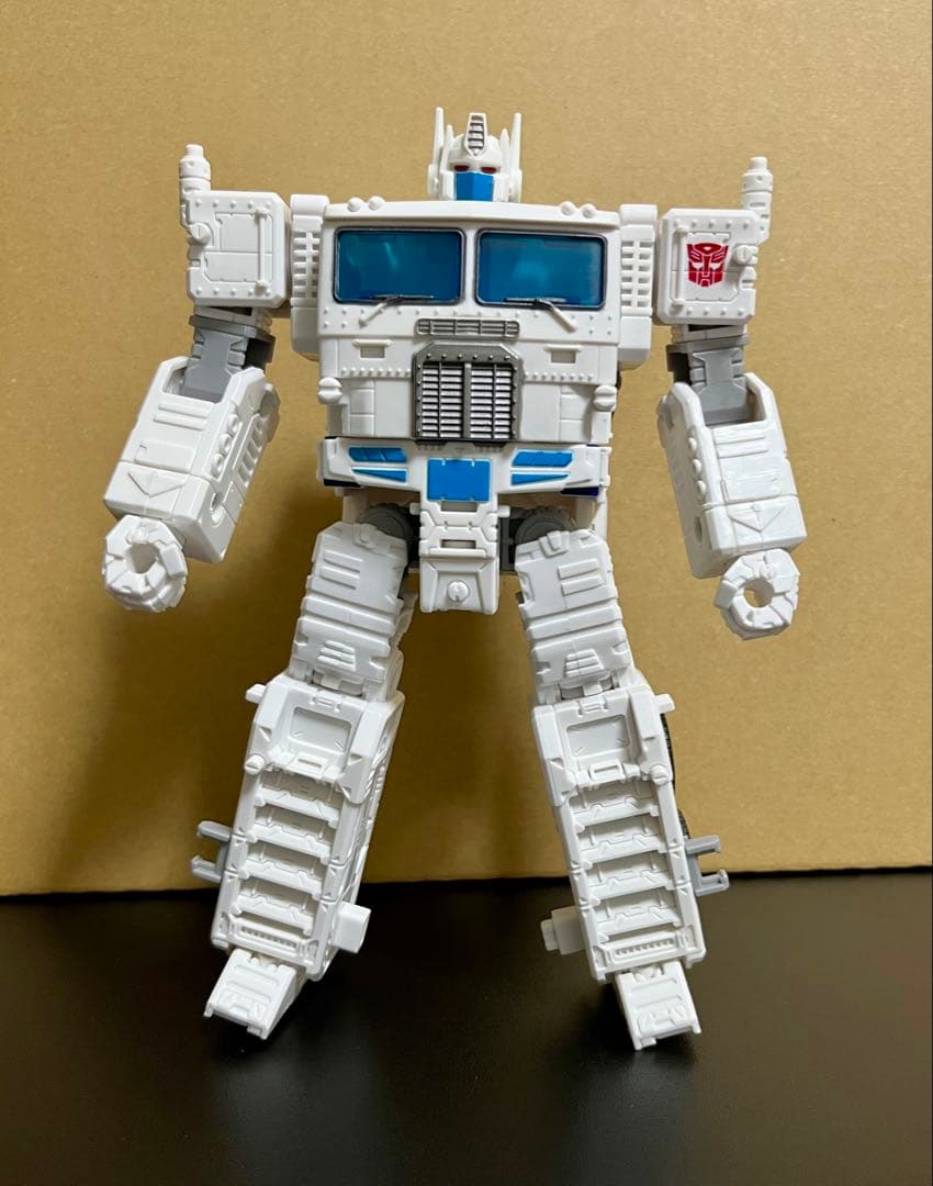 KD-11 ウルトラマグナス トランスフォーマー