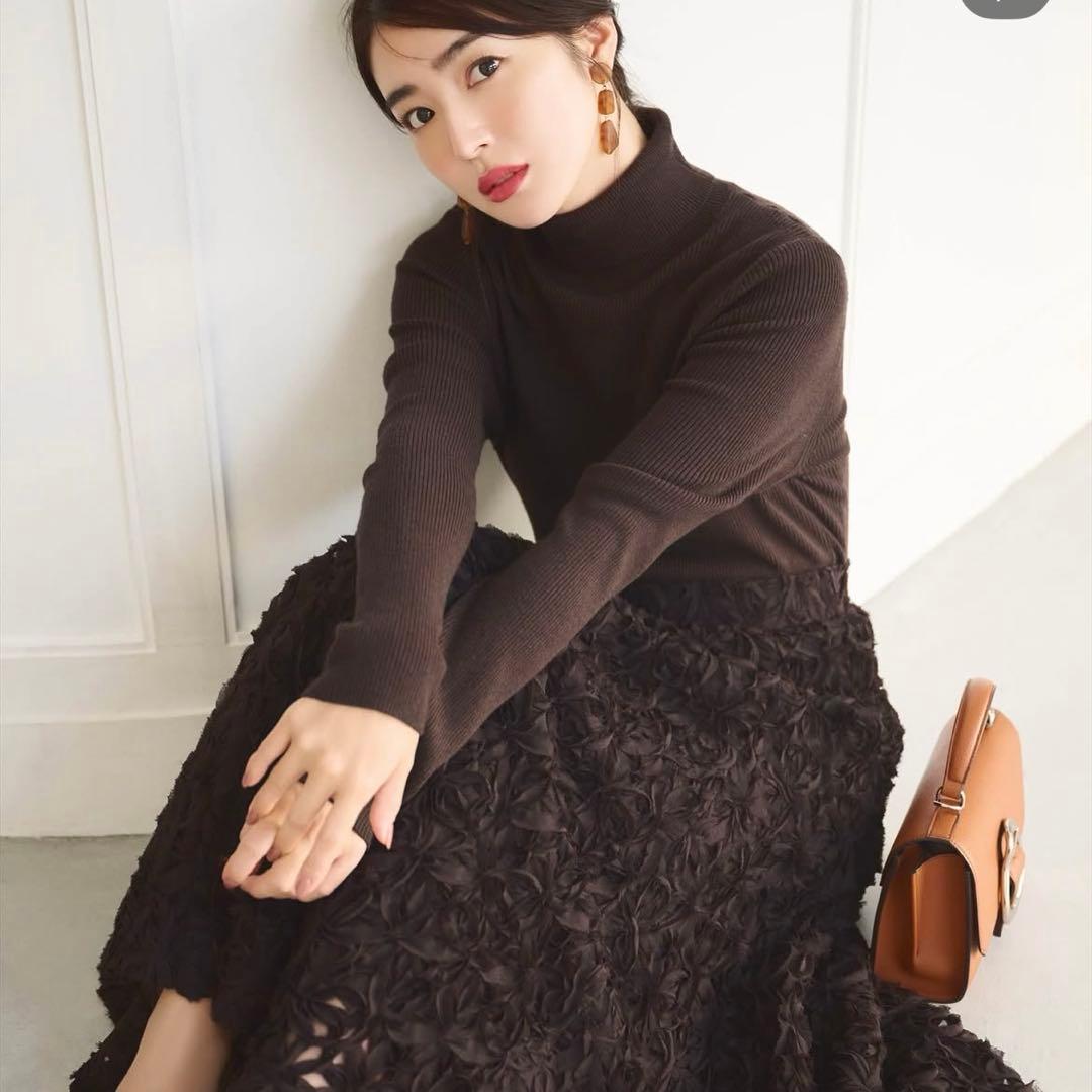 美品　アプワイザー　リボン刺繍ミディスカート