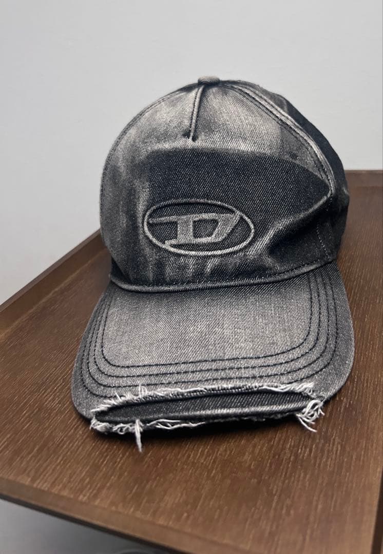 美品 DIESEL ダメージ加工デニムキャップ