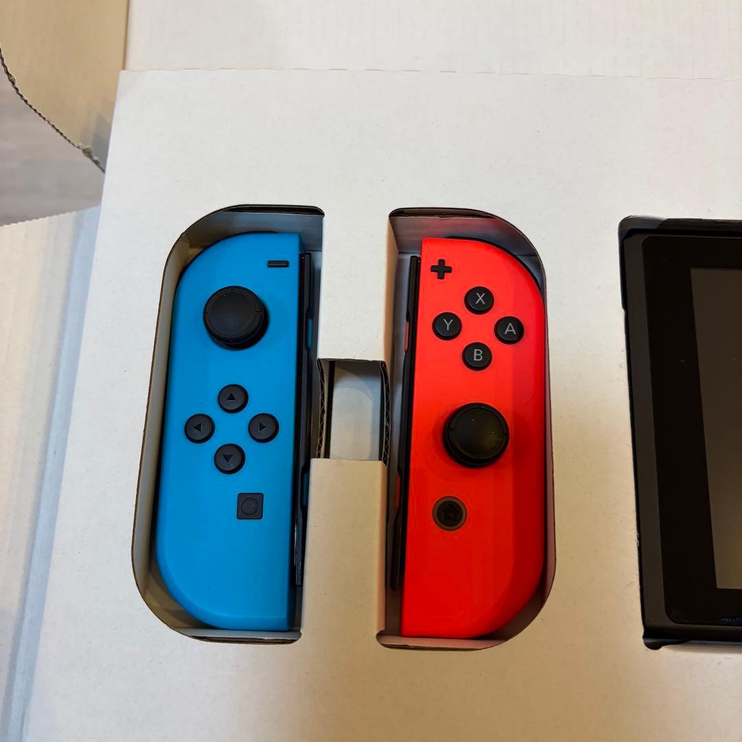 【NintendoSwitch本体】コントローラー3つおまけ