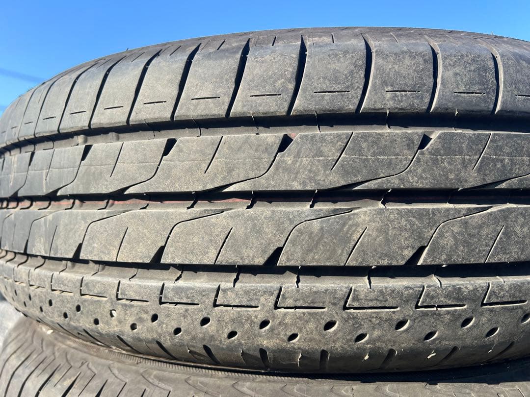 ブリヂストン　ルフト　rv2 215/60r17 24年製　バリ山