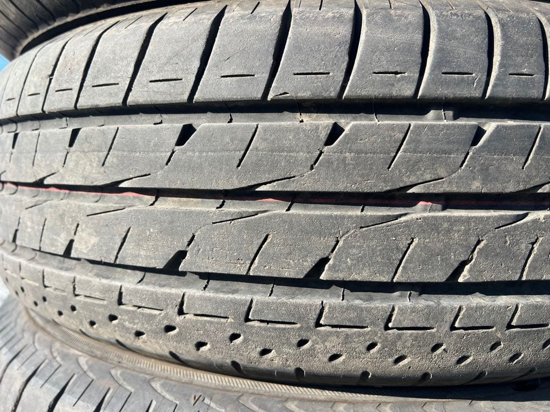 ブリヂストン　ルフト　rv2 215/60r17 24年製　バリ山