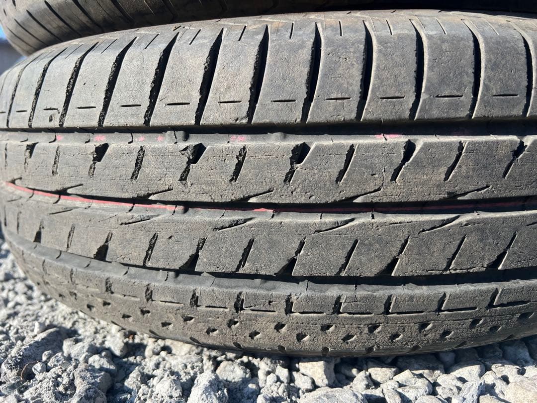 ブリヂストン　ルフト　rv2 215/60r17 24年製　バリ山