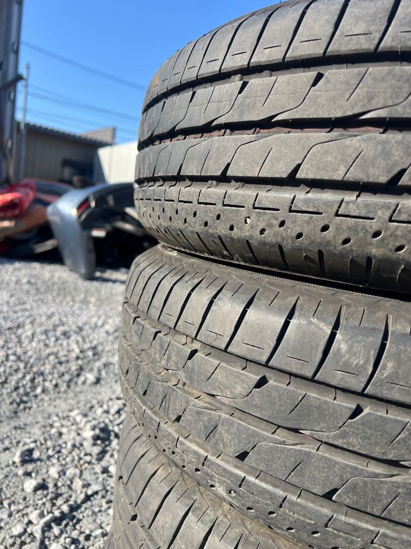 ブリヂストン　ルフト　rv2 215/60r17 24年製　バリ山