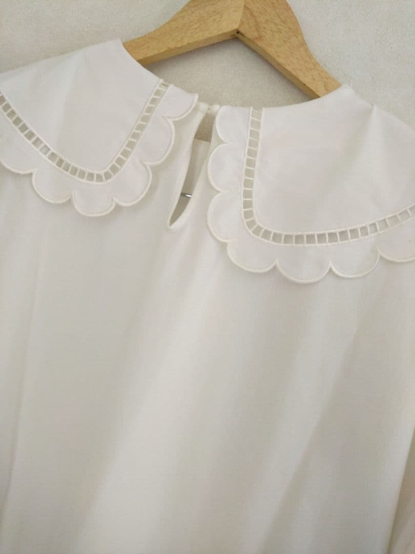 美品　大人気　YORI 　襟付き　スカラップ　半袖　白　日本製