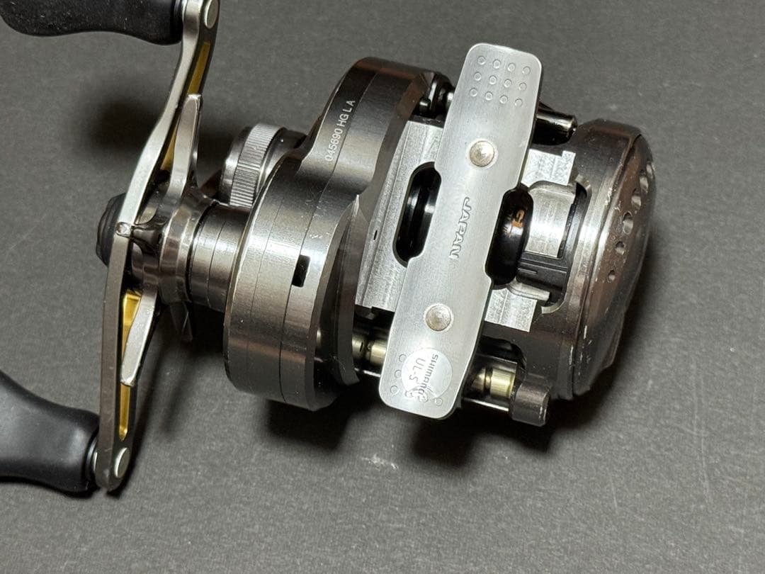 シマノ　23カルカッタコンクエスト BFS HG 左巻き　ベイトリール