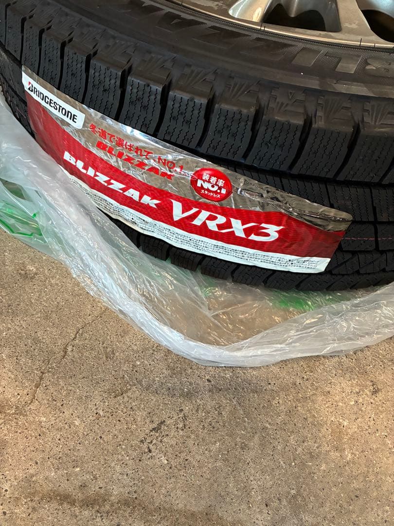 BLIZZAK VRX3 インチ スタッドレスタイヤ　195 65R 15