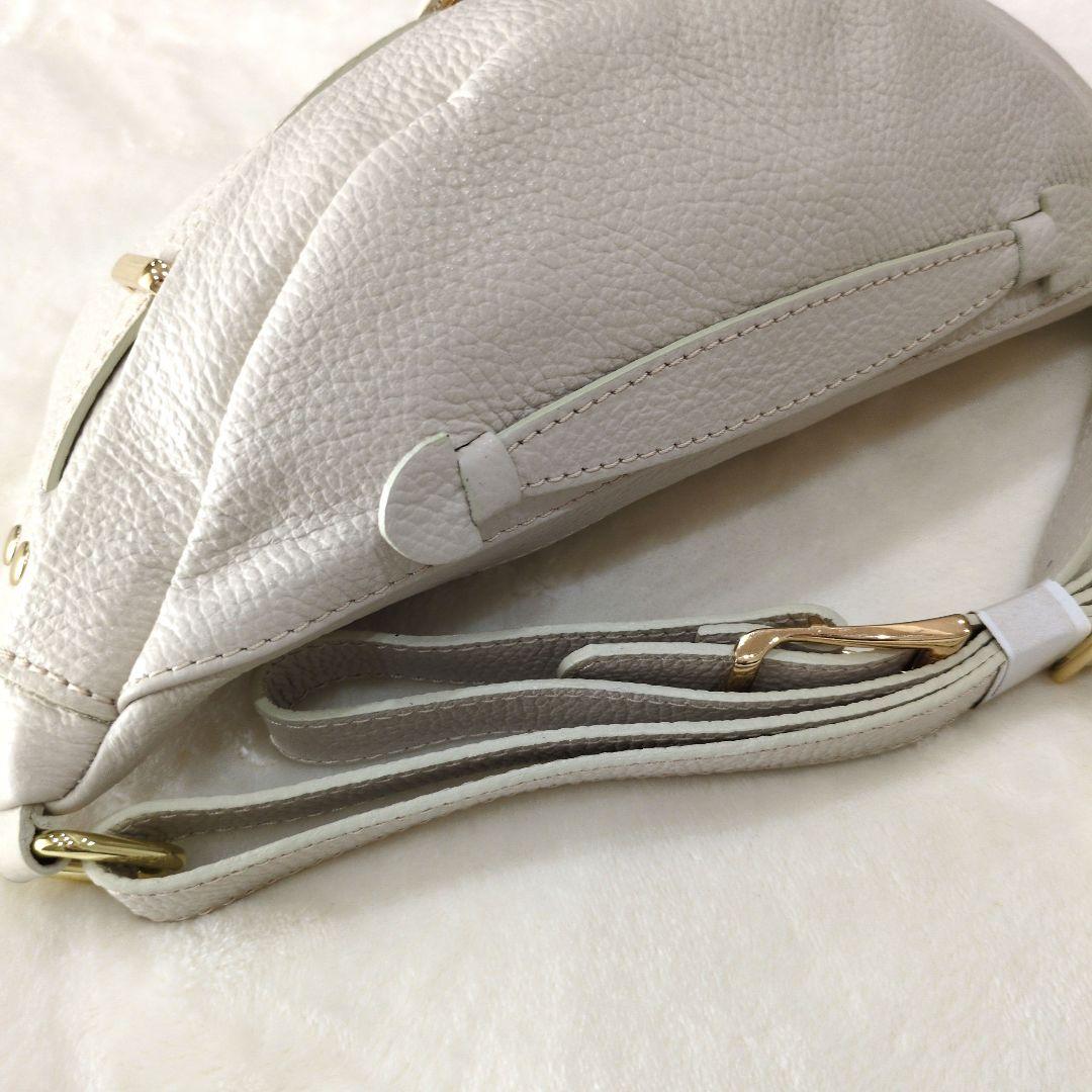 未使用品 オウレンティ レザー ボディバッグ ライトベージュ シボ革