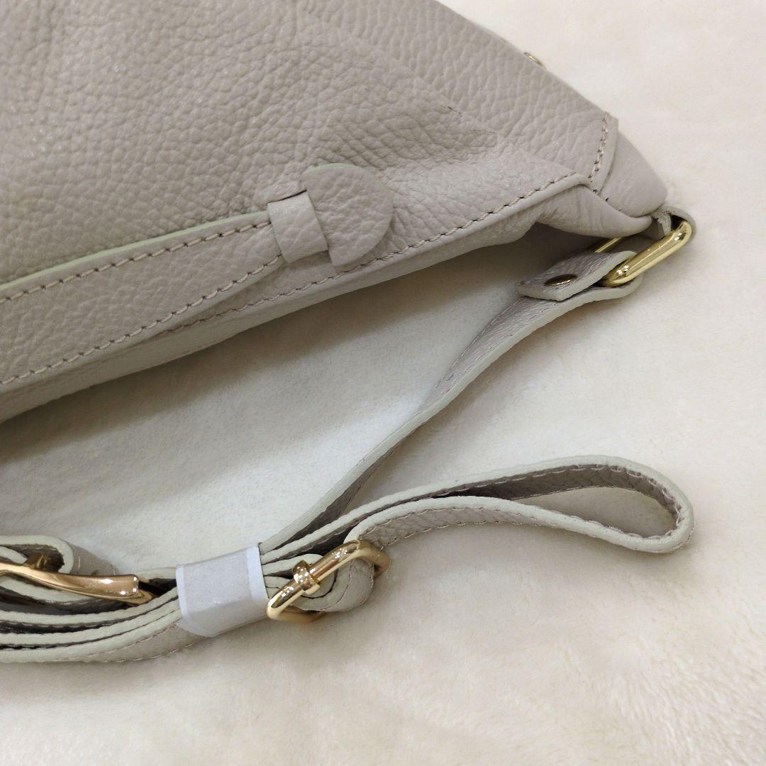 未使用品 オウレンティ レザー ボディバッグ ライトベージュ シボ革