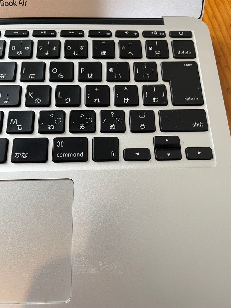 【リボン】MacBook Air 2015メモリ4G 容量121G充電器付