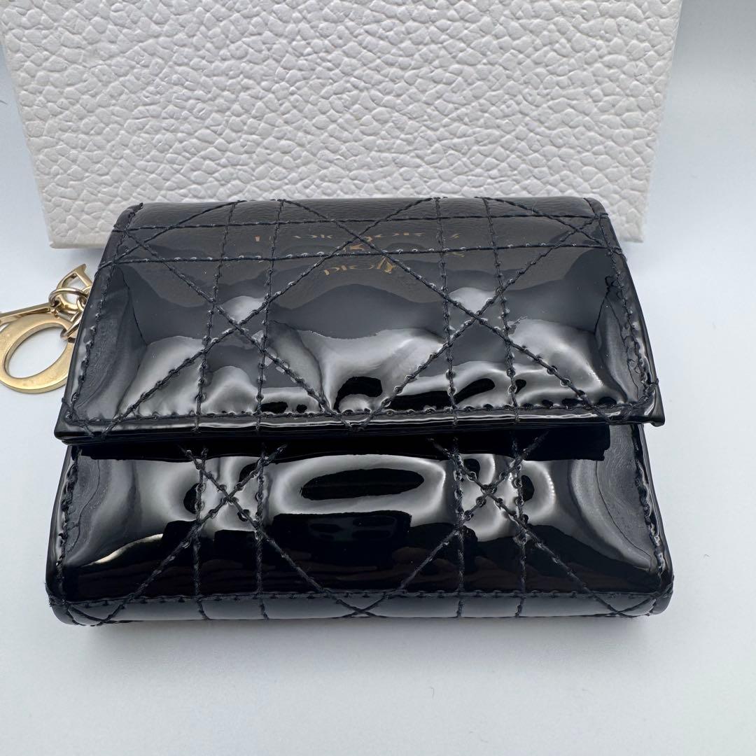 ⭐️極美品 ディオール 三つ折り財布 エナメル カナージュ ロータス 黒 ゴールド