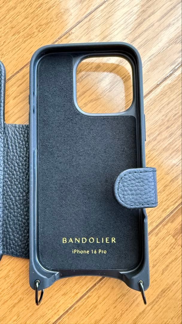 BANDOLIER バンドリヤー iPhone16pro 手帳型ケース