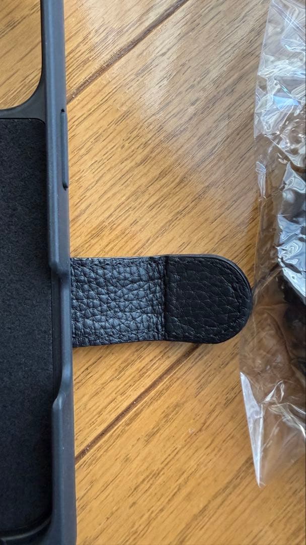 BANDOLIER バンドリヤー iPhone16pro 手帳型ケース