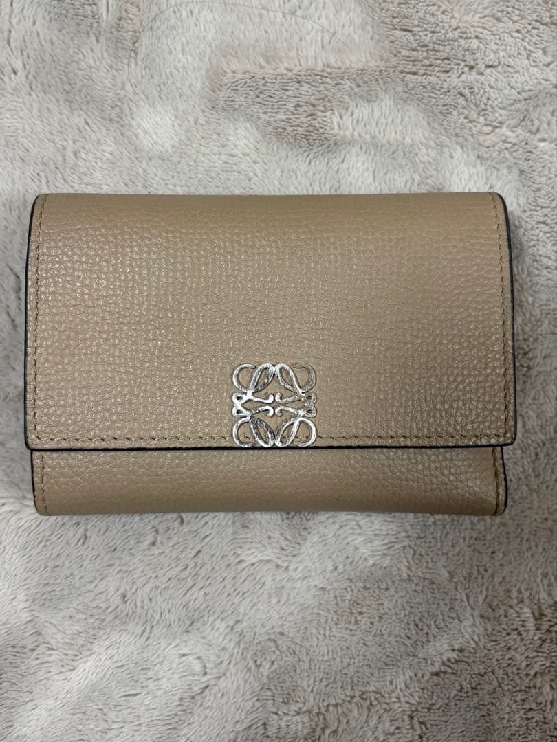 LOEWE ロエベ 三つ折り財布 人気カラー サンド