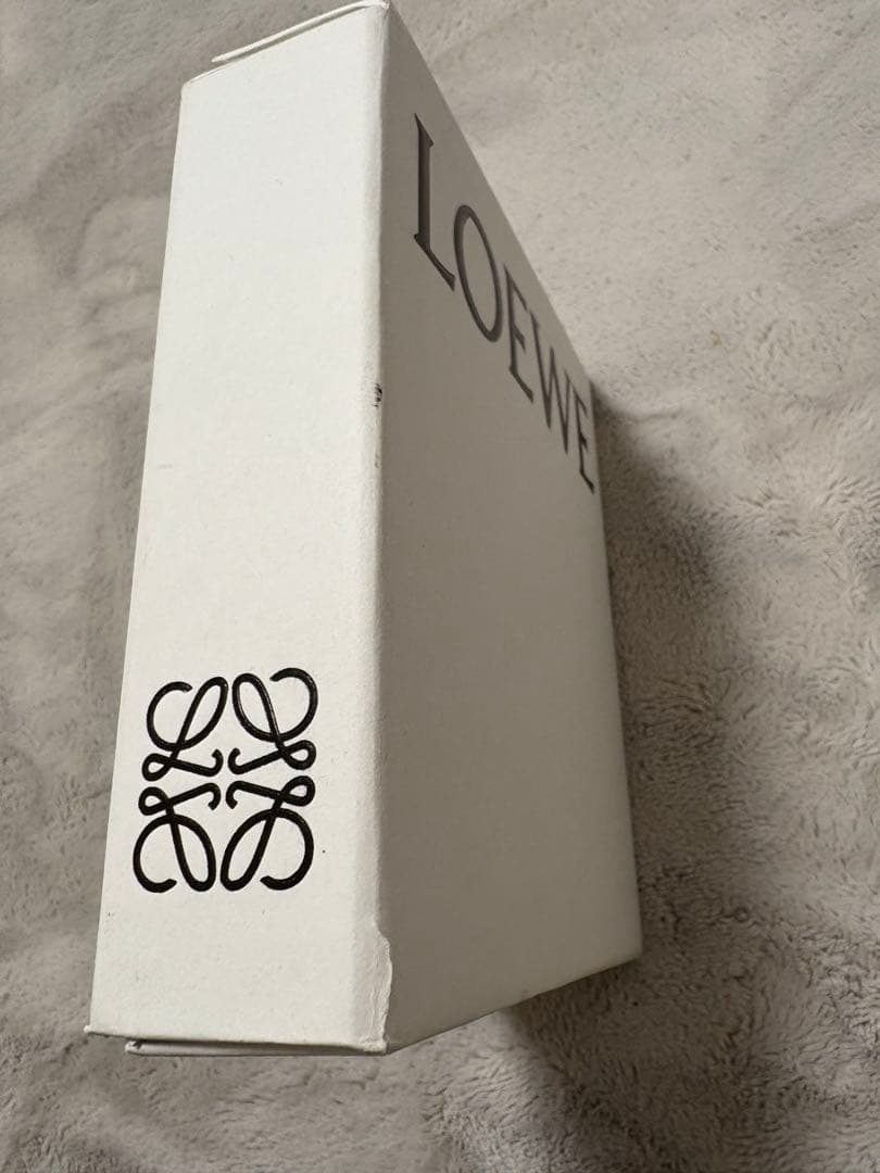 LOEWE ロエベ 三つ折り財布 人気カラー サンド
