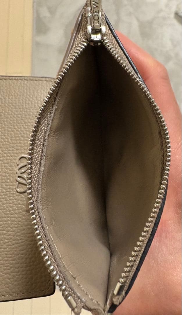 LOEWE ロエベ 三つ折り財布 人気カラー サンド