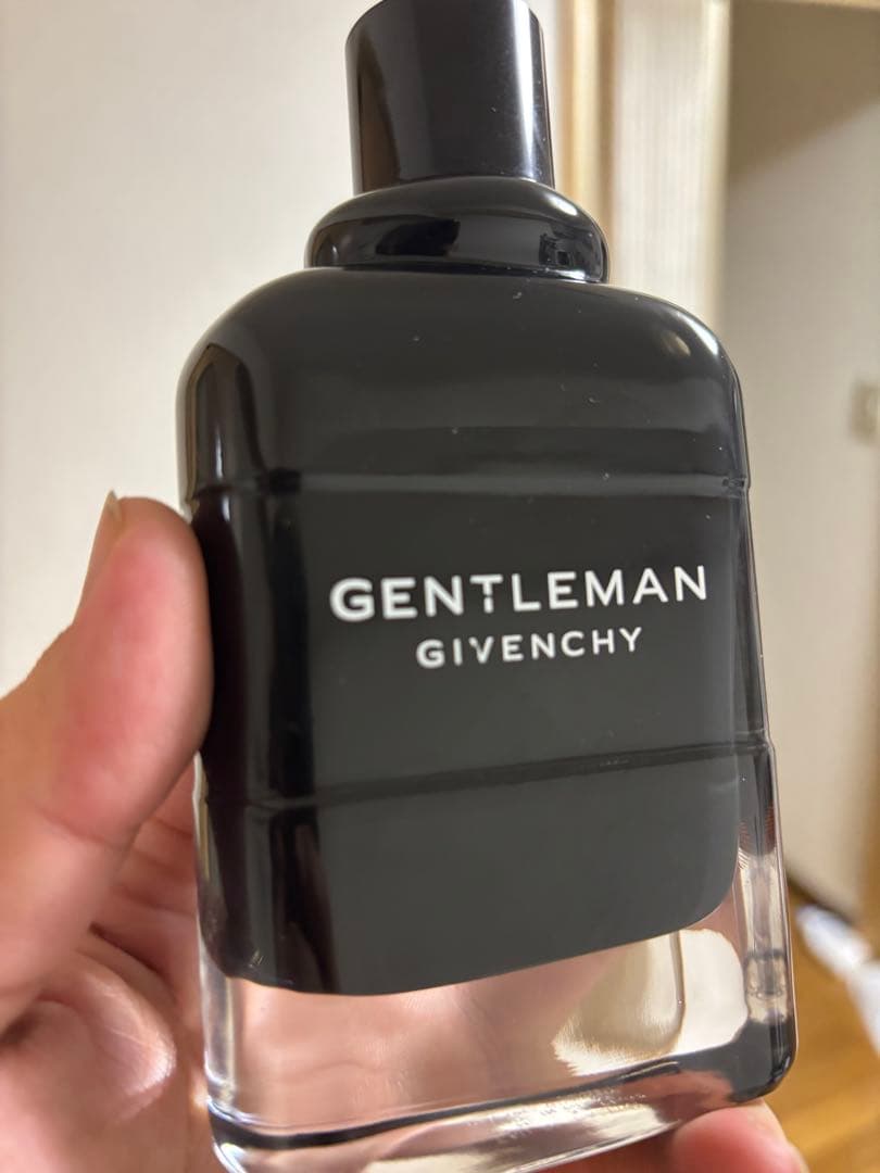Givenchy Gentleman 香水（男性用）