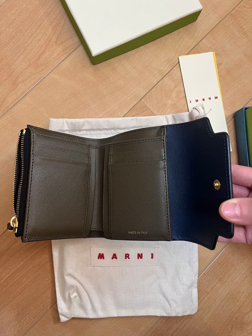 MARNI マルニ 三つ折り財布 ネイビー/ホワイト/ブラウン
