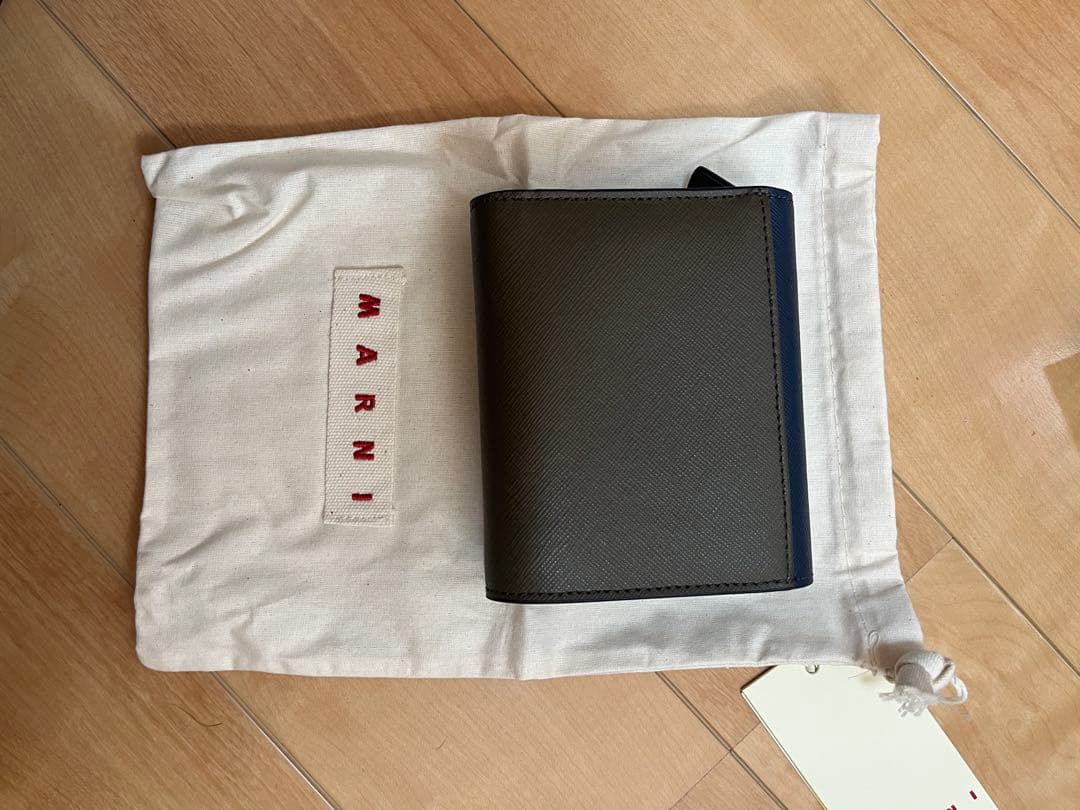 MARNI マルニ 三つ折り財布 ネイビー/ホワイト/ブラウン