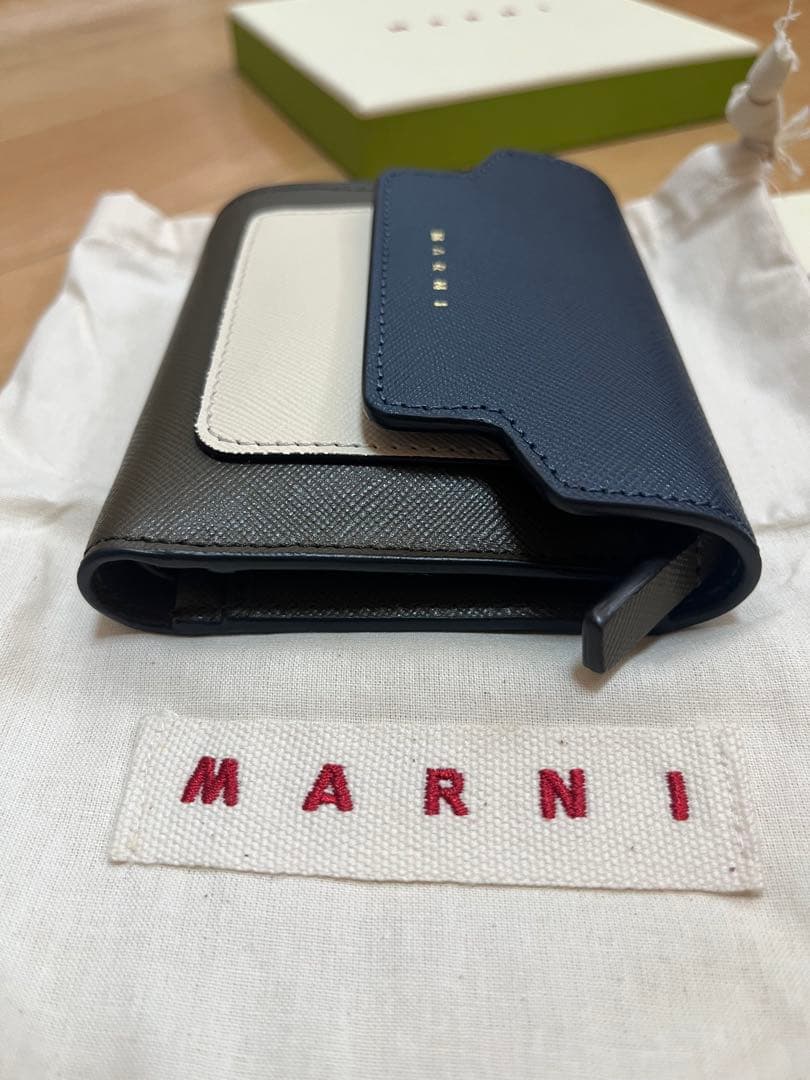 MARNI マルニ 三つ折り財布 ネイビー/ホワイト/ブラウン