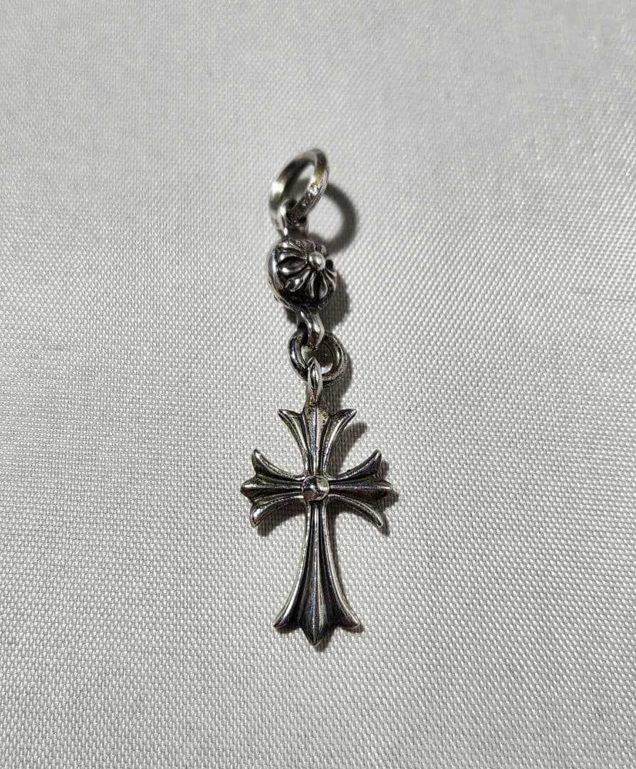 CHROME HEARTS　1ボールタイニーCH クロスチャーム
