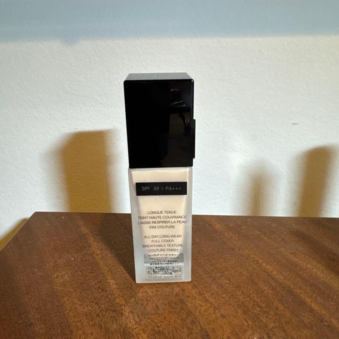 YVES SAINT LAURENT オールアワーズ リキッドLN1